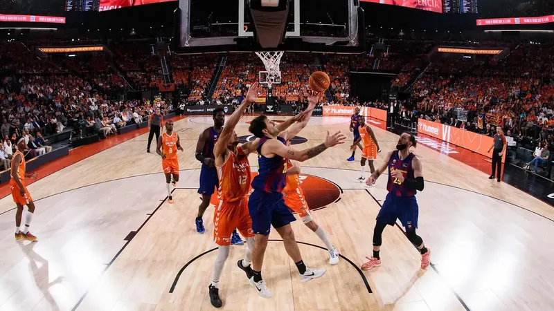 Hoy vuelven a jugar Barça vs Valencia Basket: cómo ver el tercer partido del playoff de la ACB