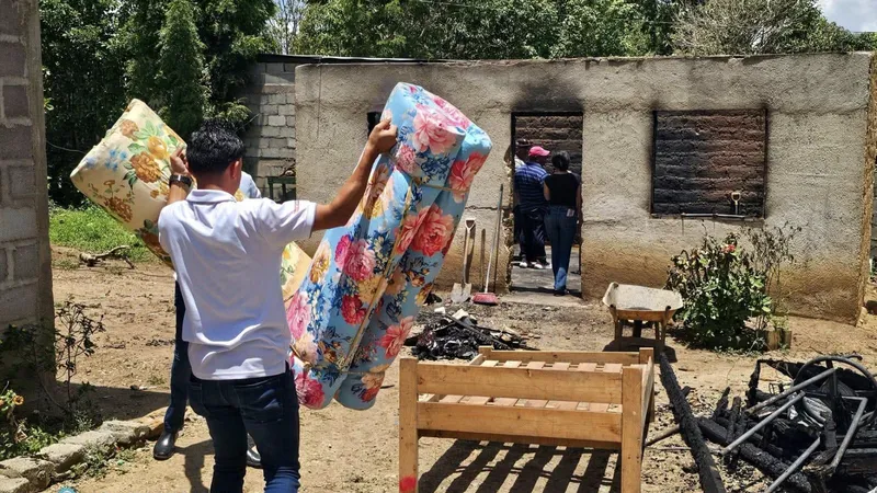 Familia afectada por incendio recibe apoyo de la Alcaldía de Ocotal y Promotoría Solidaria