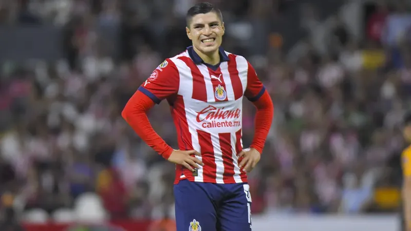 Ronaldo Cisneros domina el fútbol de Costa Rica