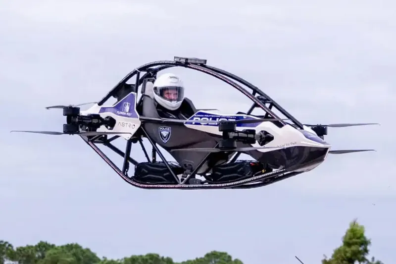 La Policía ya pone multas en dron: es monoplaza, pesa 86 kg y alcanza los 102 km/h, pero sólo puede volar durante 20 minutos