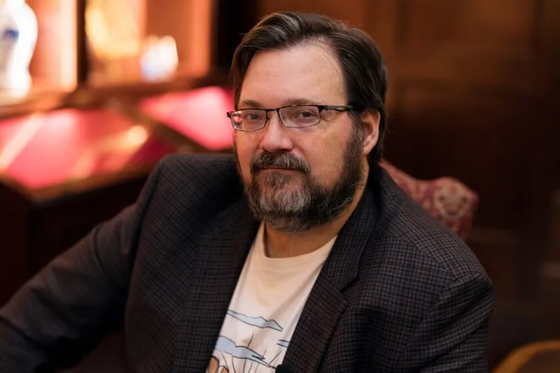 Brandon Sanderson, sobre la cancelación de la serie de La Rueda del Tiempo: "Expresé abiertamente mi descontento con algunos de sus cambios"
