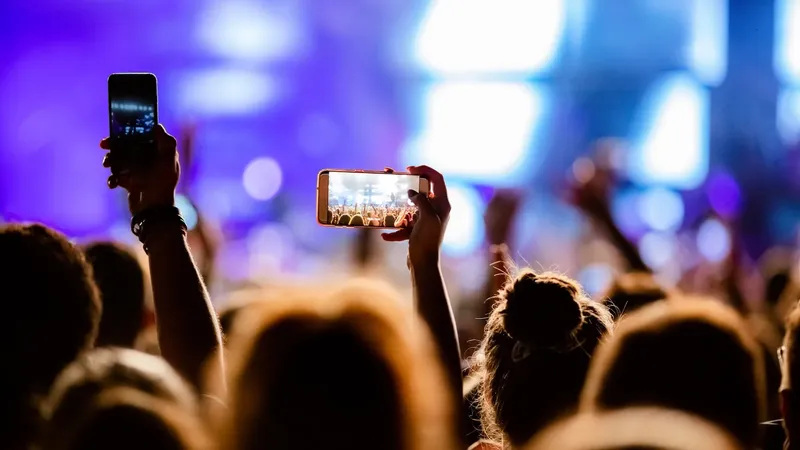 La nueva tecnología Movistar Fast Pass sorprende a todos en los conciertos de Bad Bunny: ya puedes activarla para no quedarte sin cobertura