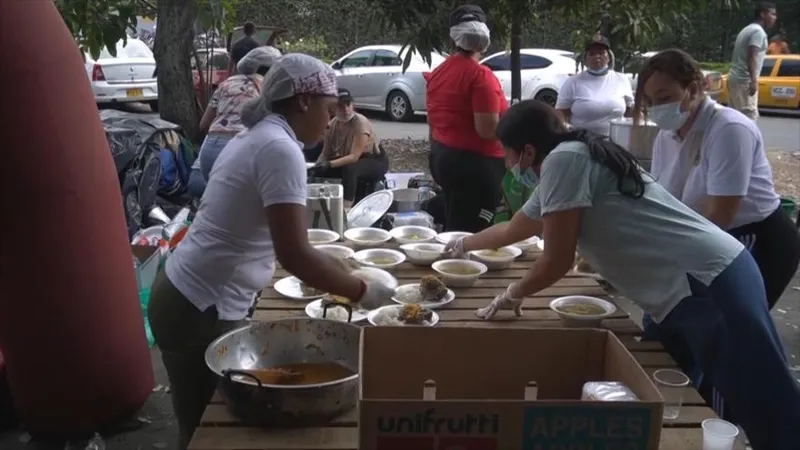 Víctimas del terremoto solucionan sus propias necesidades