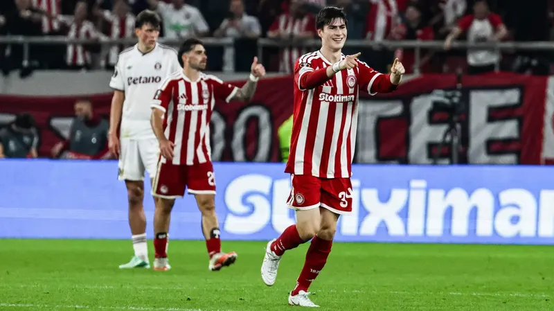 La “Hormiga” González anota su segundo gol en la Europa League al vencer 1-0 al Sparta Praga