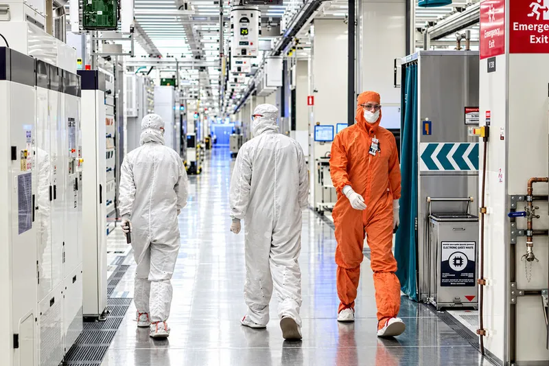 EEUU depende de China para fabricar chips más de lo que reconoce