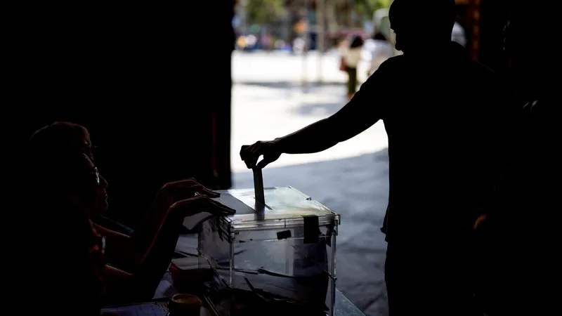 Se dispara el número de votantes españoles en el extranjero tras la ley de nietos, según medios