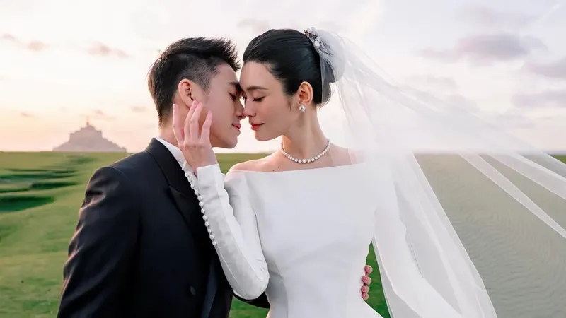 Ming Xi luce el primer vestido nupcial diseñado por Jonathan Anderson para Dior