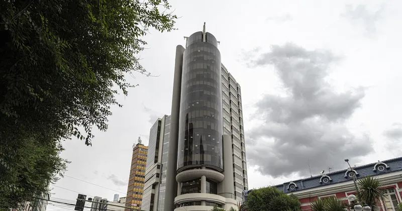 Bolivia anuncia a inversores que un acuerdo con el FMI y la unificación cambiaria están cerca