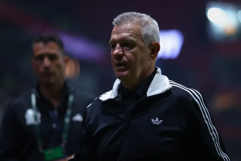 El “Vasco” Aguirre aún no define la alineación para el debut contra Sudáfrica