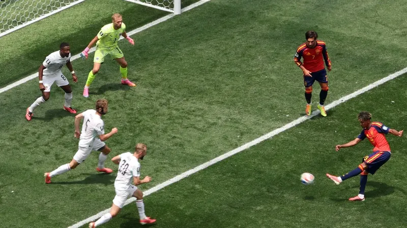 España carburó su maquinaria al vencer 3-0 a Austria y esperar a Croacia o Portugal