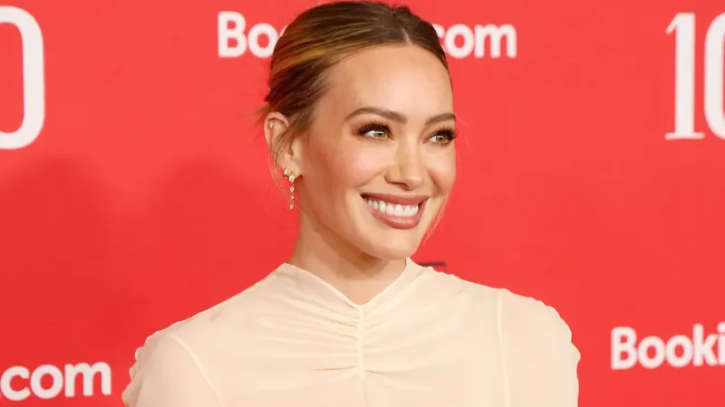 Los 'looks' de Hilary Duff que han sido clave para el éxito de su gira