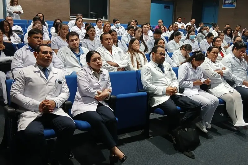 Simposio fortalece atención médica a pacientes con quemaduras en Nicaragua