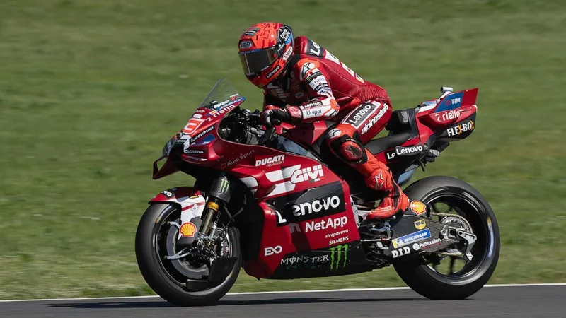 Marc Márquez se contradice solo empezar el GP de Hungría con un estreno prometedor