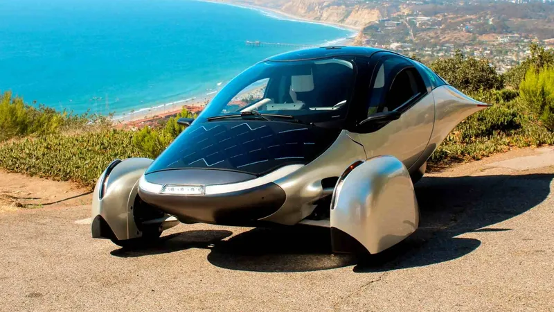 El único coche solar que ha sobrevivido da el paso definitivo: Aptera prepara sus primeras 40 unidades para clientes