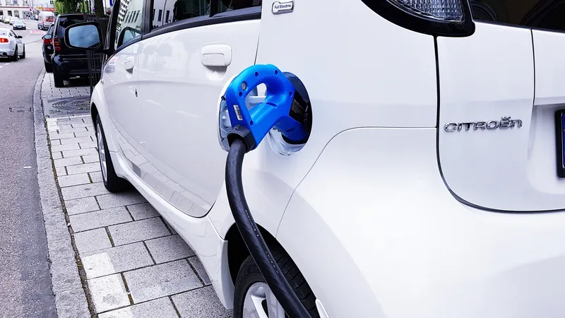Dar ayudas a coches eléctricos usados: este país europeo da un paso más allá que España