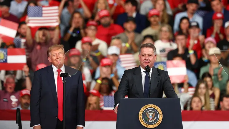 El CEO de Audi se sube al escenario junto a Trump en pleno mitin electoral y anuncia una inversión de 4.000.000.000 $ y 4.500 empleos en EEUU