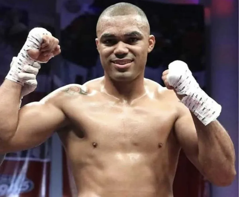 Albert Ramírez vence con polémica a Lerrone Richards