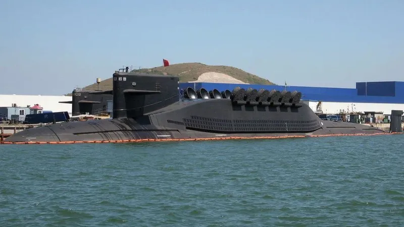 China ejecuta una rara e inédita prueba de misil estratégico desde un submarino