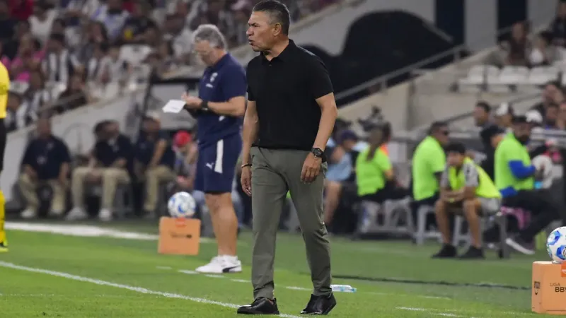 “Cruz Azul es el que está obligado al título”, aseguró Ignacio Ambriz