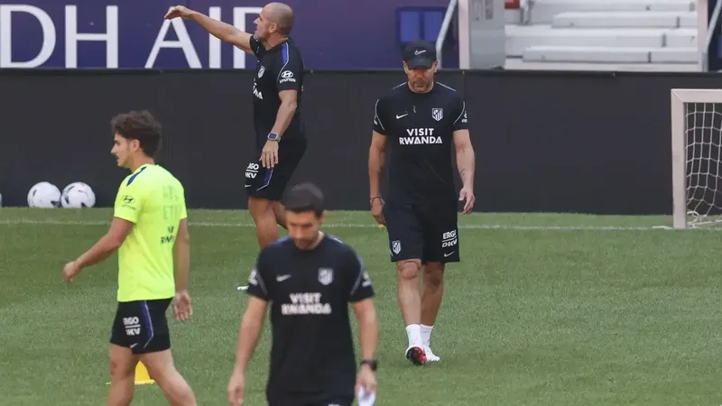 Julián Alvarez no estará en el estreno del Atlético ante el Málaga