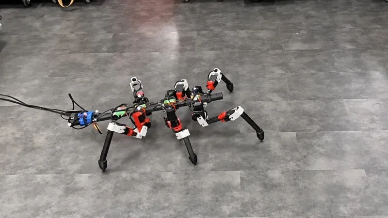 Un robot de seis patas copia a los insectos para caminar mejor por terrenos difíciles