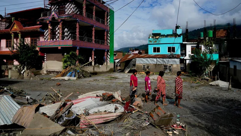 Aumenta el número de muertos por las riadas en Nepal mientras siguen las labores de rescate