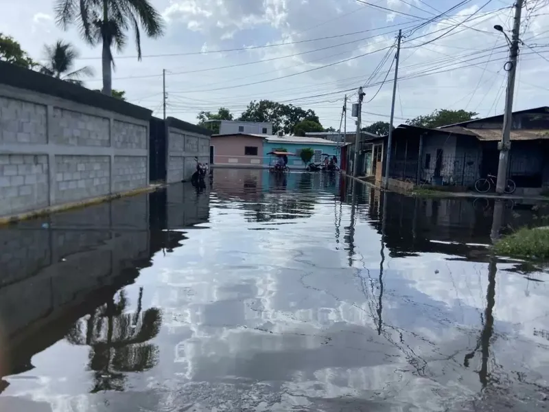 Chinandega: marejadas anegan calles en Corinto