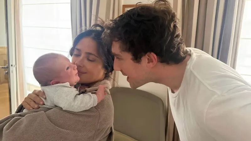 Salma Hayek se convierte en la 'abuela latina' del primer nieto de su esposo Francois-Henri Pinault