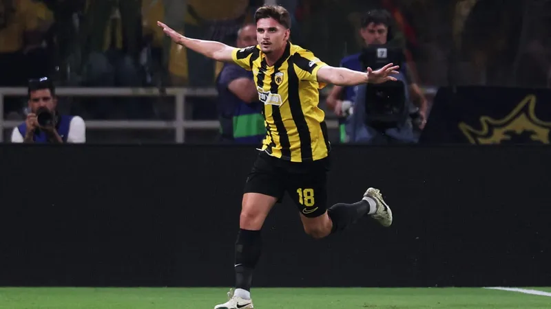 AEK Atenas ganó en la Champions League con un golazo de Răzvan Marin
