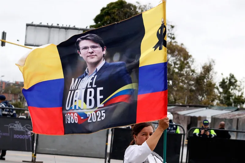 Seis antiguos miembros de las FARC anuncian acciones legales por el caso Uribe