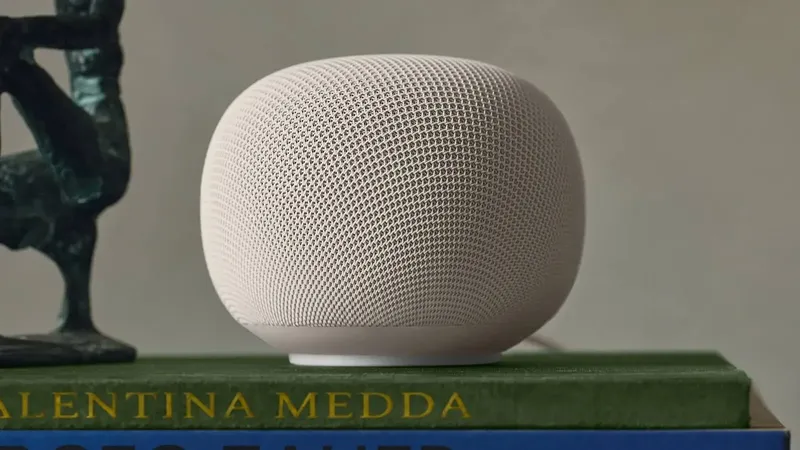 El altavoz Google Home Speaker llega con Gemini para ser el rival más duro de los Amazon Echo con Alexa+