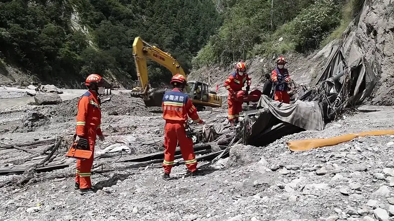 Las RAE de Hong Kong y Macao donan millones para ayudar a las víctimas del alud en la región autónoma de Xizang