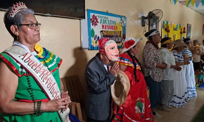 Adultos mayores de la Casa Club Ariel Darce celebran a Santo Domingo