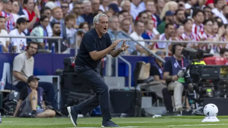 "Necesitaban un entrenador moderno y han fichado a un guionista para Real Madrid TV"