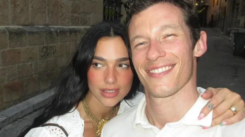 Dua Lipa y Callum Turner se conocieron leyendo el mismo libro: HBO está preparando la adaptación con Kate Winslet