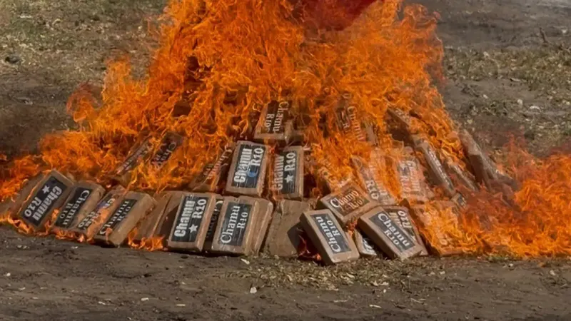 Autoridades incineran 694 kilos de cocaína decomisados en San Rafael del Sur