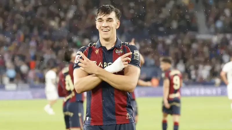 Giro en el futuro de Carlos Espí: ¡El Madrid entra en la puja!