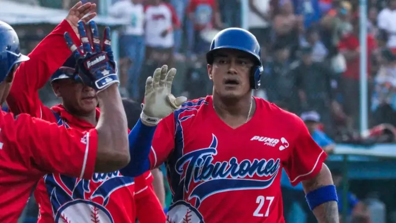 Tiburones de Granada toman ventaja 2-1 ante Estelí en semifinal del Pomares 2026