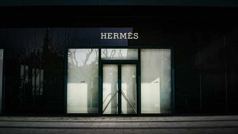 Hermès se desploma un 8% en Bolsa y desata las alarmas del lujo