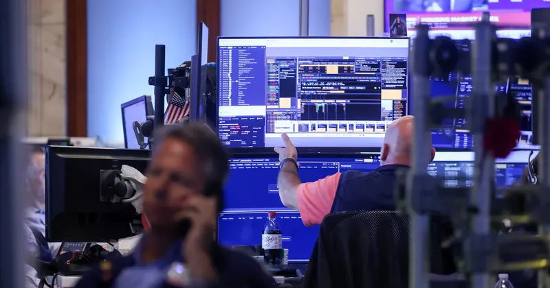 Inversores globales llevan su apuesta por las acciones al nivel más alto en casi cinco años: BofA
