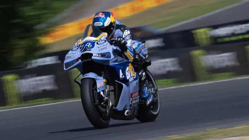 Alex Márquez sorprende a las Aprilia en la primera toma de contacto con Silverstone