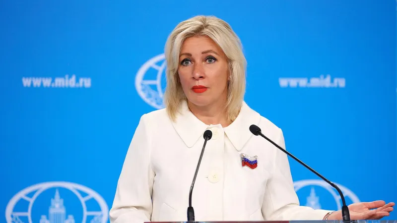 Dañada por un misil estadounidense: Zajárova desmiente el engaño de Macron y Barrot sobre la Lavra de Kiev