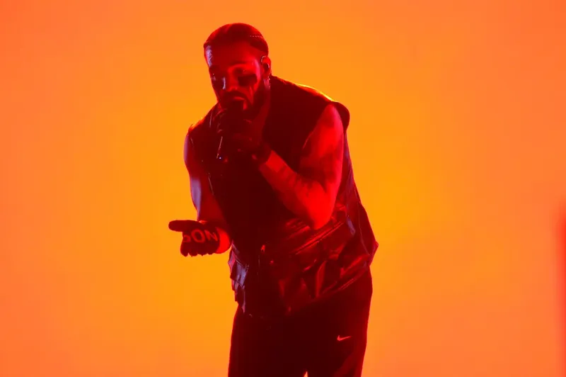 ‘ICEMAN’ de Drake pasa una tercera semana en la cima del Billboard 200