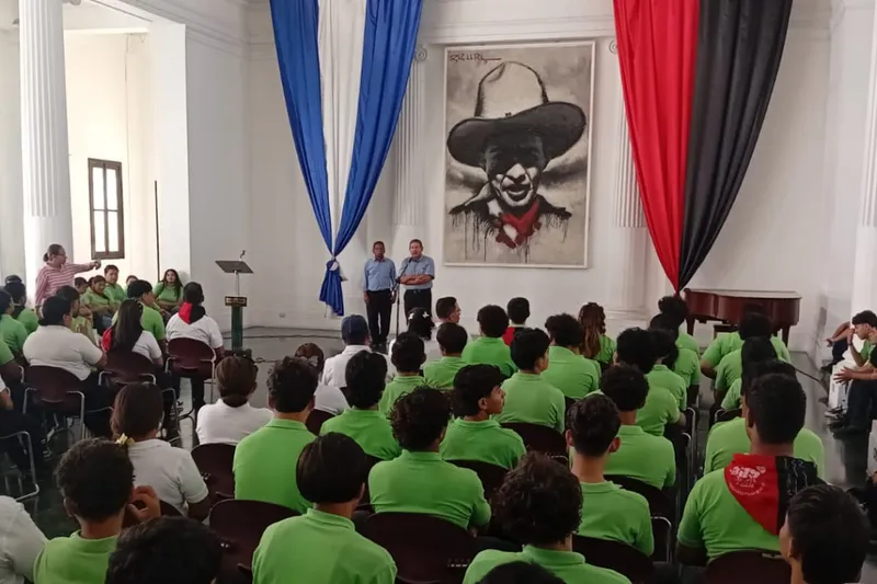 Jóvenes rememoran la toma del Palacio Nacional a 48 años