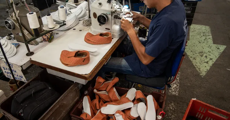 Trabajadores independientes crecen siete veces más rápido que los asalariados en Colombia