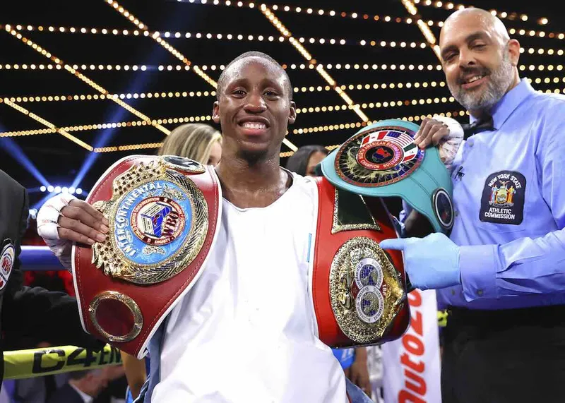 Bruce Carrington expondrá ante el invicto mexicano René Santiago Palacios