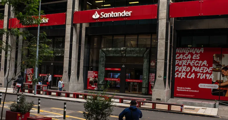 Detienen a empleado de Santander Chile en operativo contra el Tren de Aragua