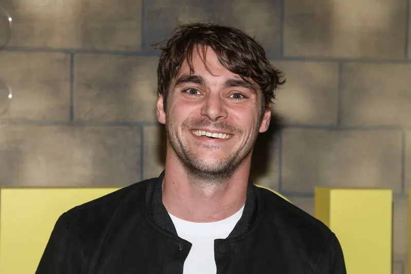 Elenco de Breaking Bad lamenta la muerte de RJ Mitte