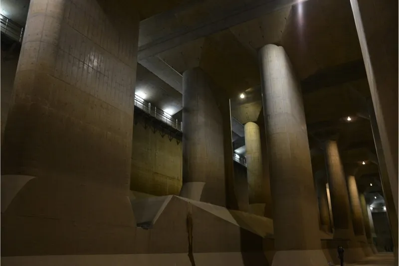 Bajo Tokio hay un gigante dormido que salvó miles de casas. Lo sorprendente es que también se usa para grabar series de superhéroes