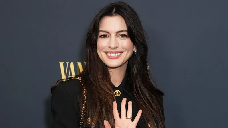 Anne Hathaway revela el momento improvisado y escalofriante en su nueva película 'Verity'